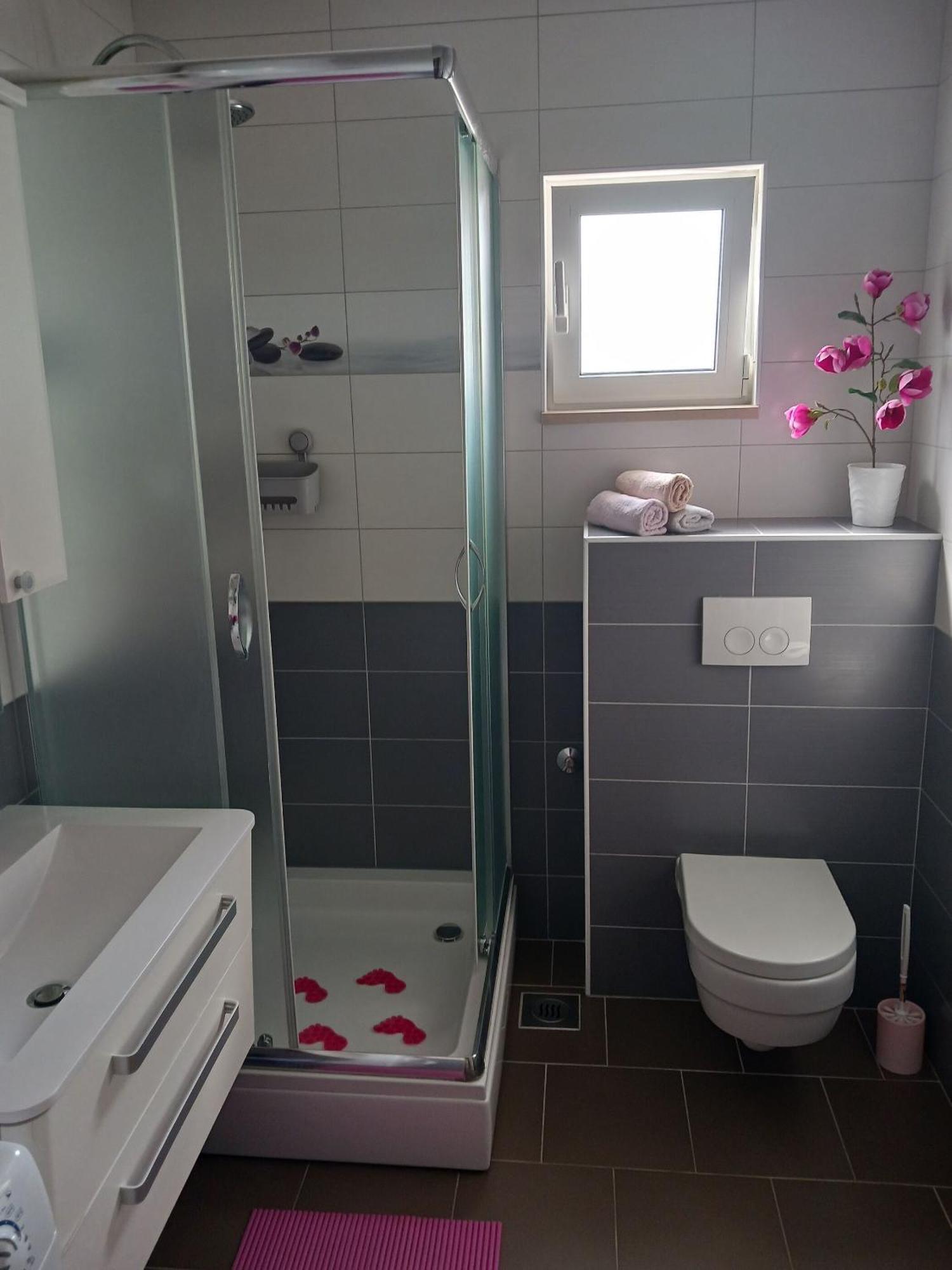 Apartments Marino - Near Family Friendly Beach Supetar Extérieur photo